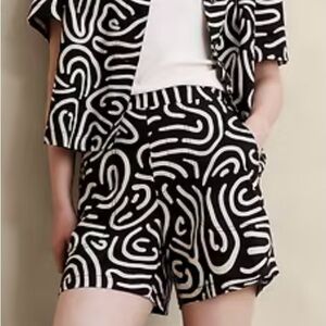 Swirl Abstract Black and White Women's Shorts